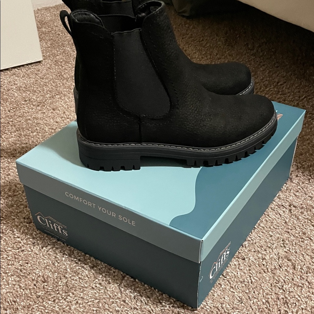 White Mountain Black Ankle Boots